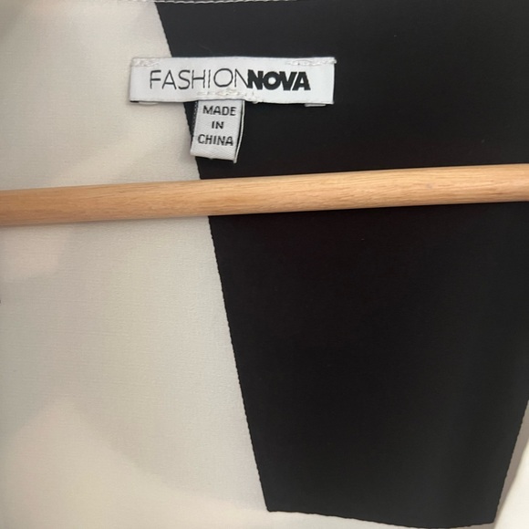 Fashion Nova Black and White Abstract Maxi Dress - Picture 5 of 6